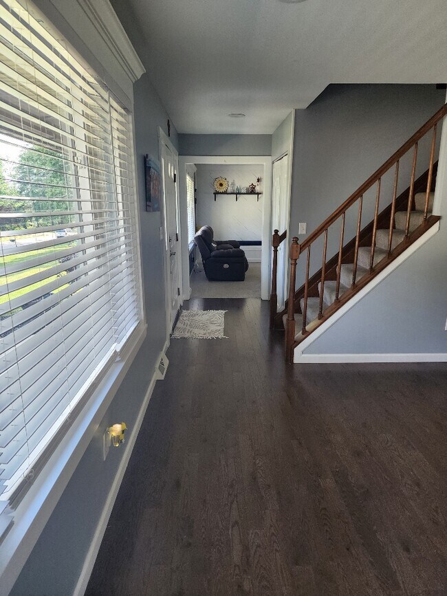 Foto del edificio - 3122 Elmwood Dr