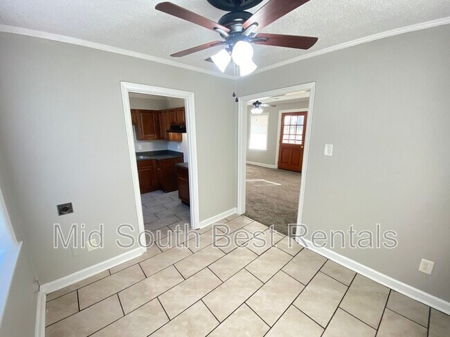 Building Photo - 434 E Dison Ave