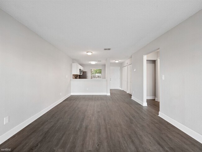 Building Photo - 1 br, 1 bath Condo - 2564 Woodgate Bouleva...
