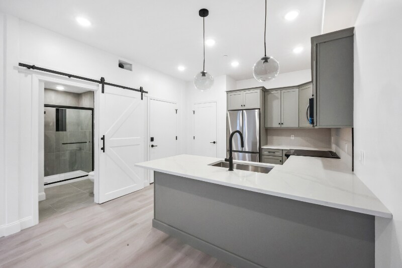 Foto principal - 126 Adelaide Ave