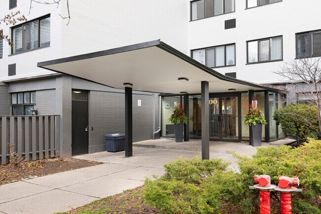 Photo du bâtiment - 100 Gloucester St