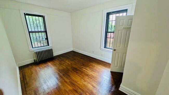 Foto del edificio - 118 Corbin Ave