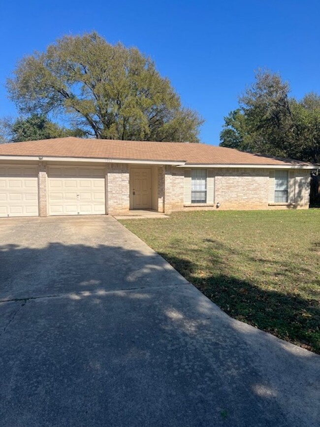 Building Photo - 3 Bedroom 2 Bathroom Georgetown Home