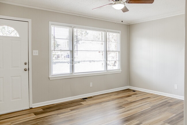 Building Photo - Charming 2 Bedroom in Warner Robins!