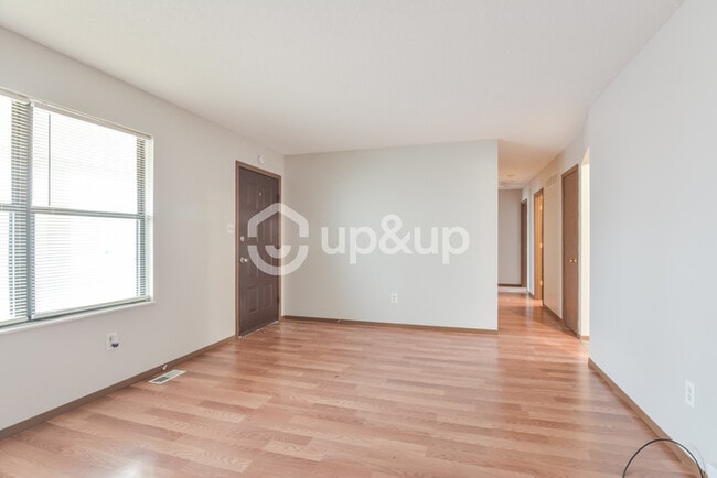 Building Photo - Fantastic 3bd/2ba home! Let yourself in!