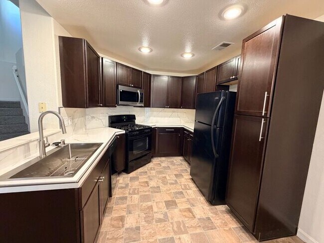 Foto del edificio - NW Reno Two Story - Beautiful Finishes with Mountain Views