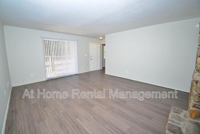 Foto del edificio - 6012 S Quincy Ave