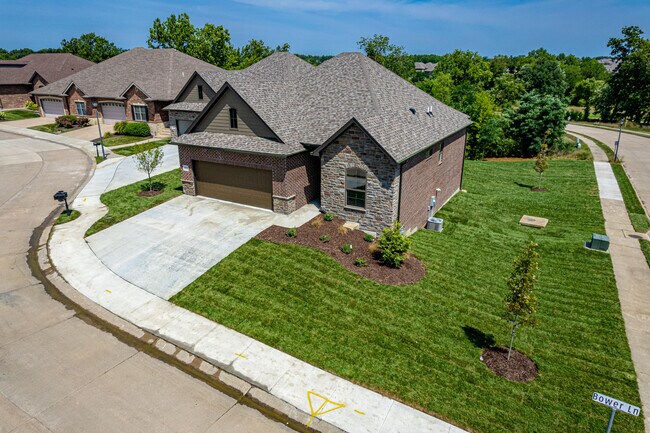 Foto del edificio - 5711 Bower Ln