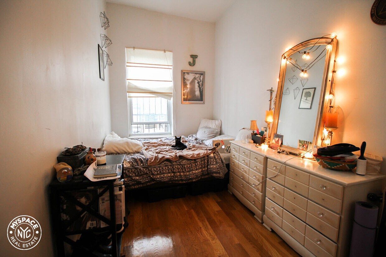 Foto del edificio - 1044 Flushing Ave