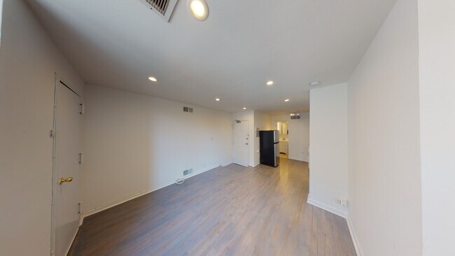 Building Photo - 253 3rd St