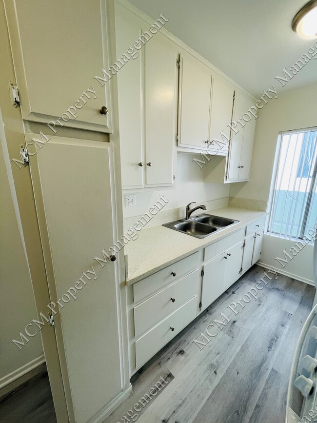 Apartamento 6 Cocina - 636 N St Andrews Pl