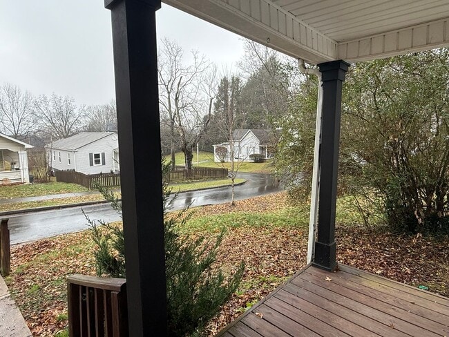 Building Photo - Very nice home located in the Tree Streets - Walking distance to ETSU!