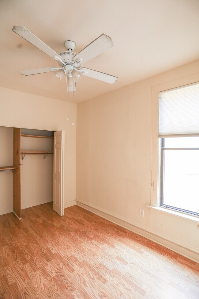 Foto del edificio - 840 W Cornelia Ave
