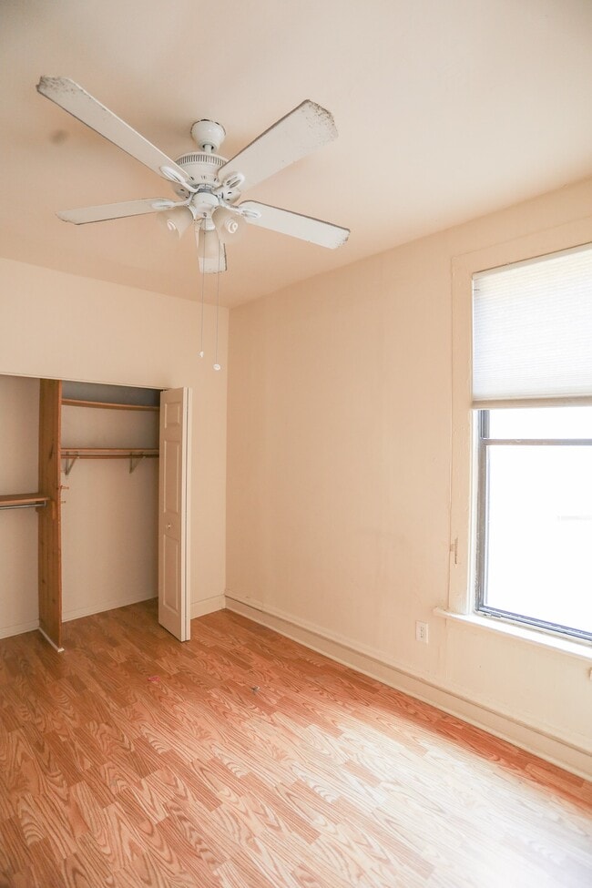 Building Photo - 840 W Cornelia Ave