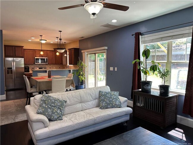 Building Photo - Gorgeous 3 bedroom 2.5 bath home!