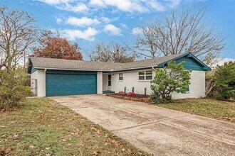 Building Photo - 109 W Shadywood Dr