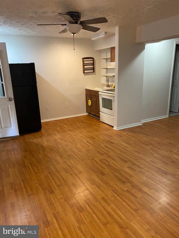 Foto del edificio - 14105 Honey Hill Ct