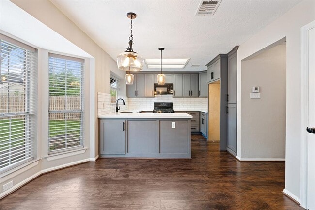 Building Photo - 7015 Redwood Falls Dr