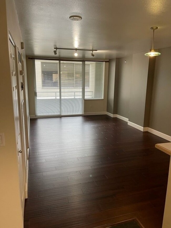 Building Photo - Upscale 1bd 1bath in Heart of Beltown With...