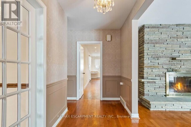 Photo du bâtiment - 1520 Camelford Rd