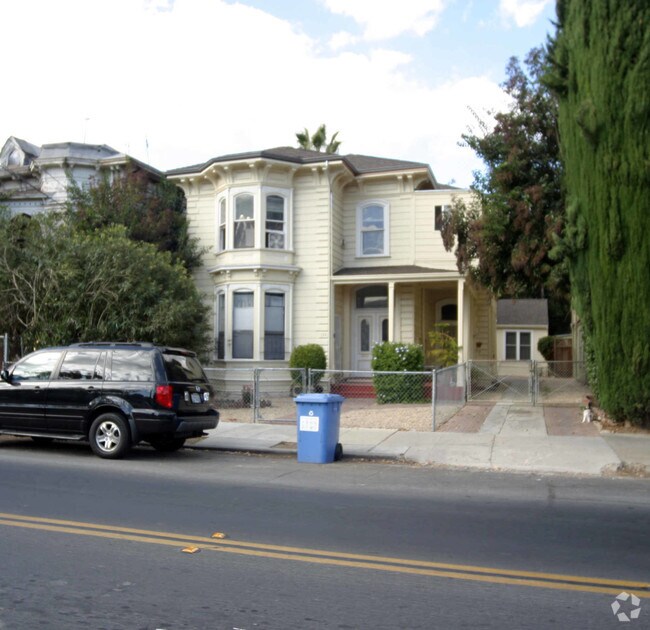 Building Photo - 139-143 E Julian St