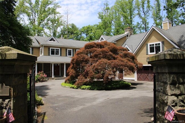 Building Photo - 4 Dows Ln