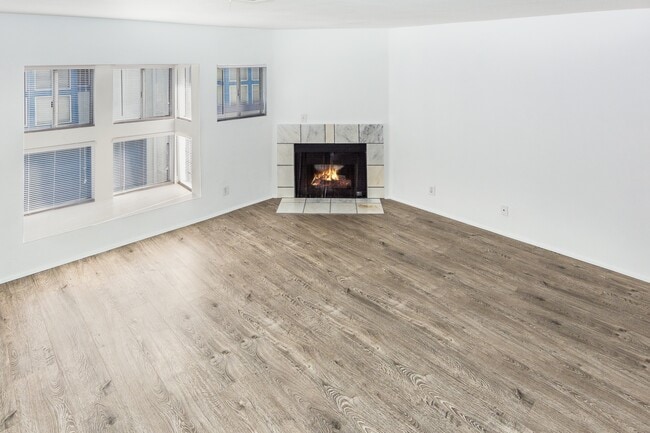Building Photo - 534 Venice Way