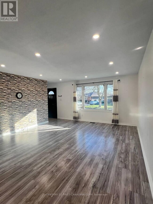 Building Photo - 12 Wenlock Crescent