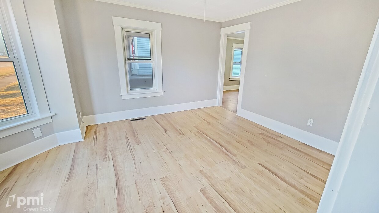 Primary Photo - Charming 3-bedroom Rental with Hardwood Fl...