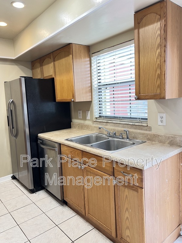 Foto del edificio - 3225 Oak Lawn Pl