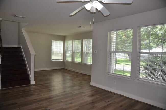Building Photo - 20734 Settlers Lake Cir N
