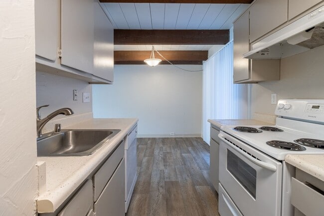 Building Photo - Live in the Heart of Midtown Sacramento!  ...