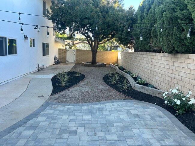 Private Backyard - 19548 Los Alimos St