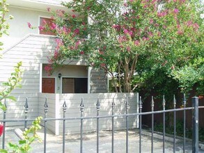 Building Photo - 4409 W Guadalupe St