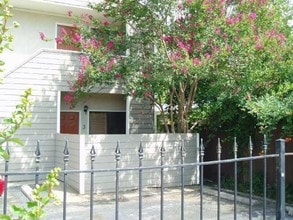 Building Photo - 4409 W Guadalupe St