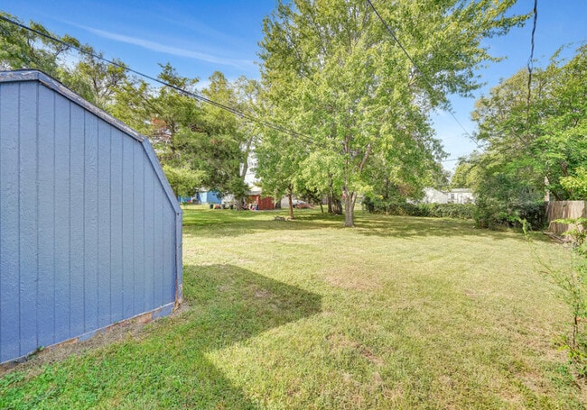 Building Photo - 2221 N 32nd St