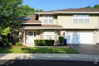Building Photo - 907 Elderberry Cir