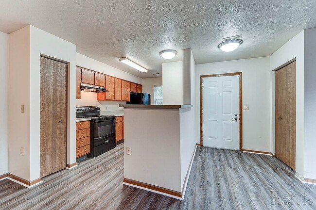 Entrada - The Residences at Belleville Park I and II