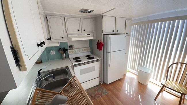 Building Photo - Beautiful fully furnished one bedroom, one bath manufactured home in a 55+ deed restricted gated ...