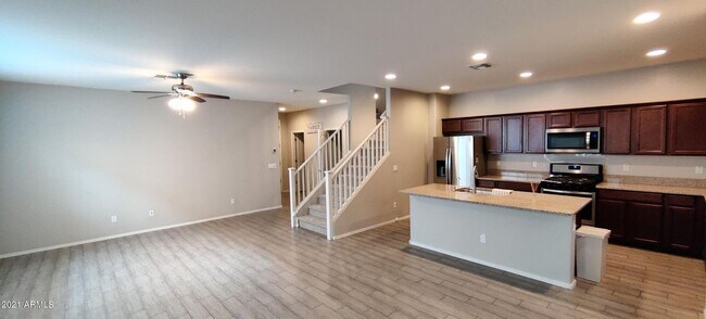 Foto del edificio - 2857 E Detroit St