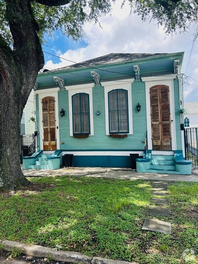 Building Photo - 2030 Bienville St