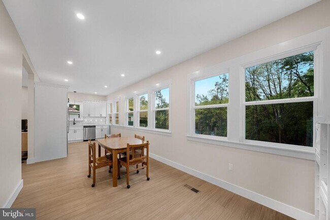 Foto del edificio - 75 Dreamland Park Dr