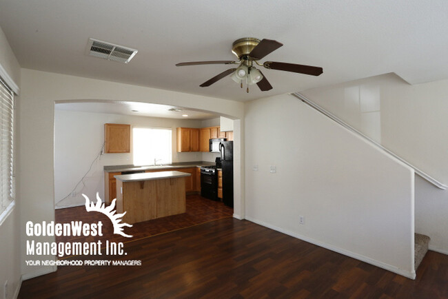 Building Photo - Tri-Level 3Bdm 3Ba Home Near Sunrise Mountain