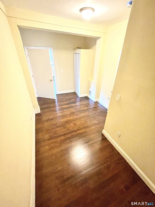 Foto del edificio - 1015 W Main St