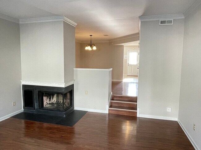 Foto del edificio - Fairmont Court townhome available close to...