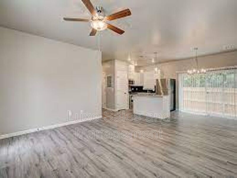 Building Photo - 1138 N Blackwelder Ave