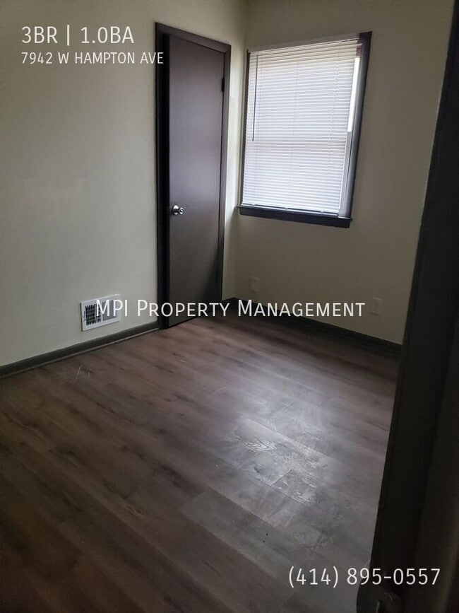 Foto del edificio - 7942 W HAMPTON Ave