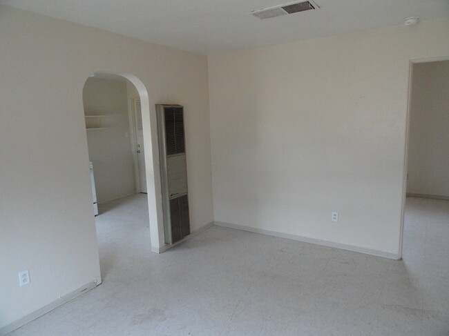 Building Photo - 52 N Beverly
