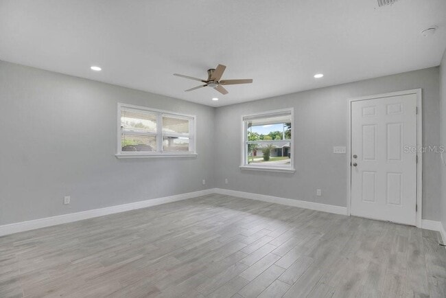 Building Photo - 2115 Messina Ave