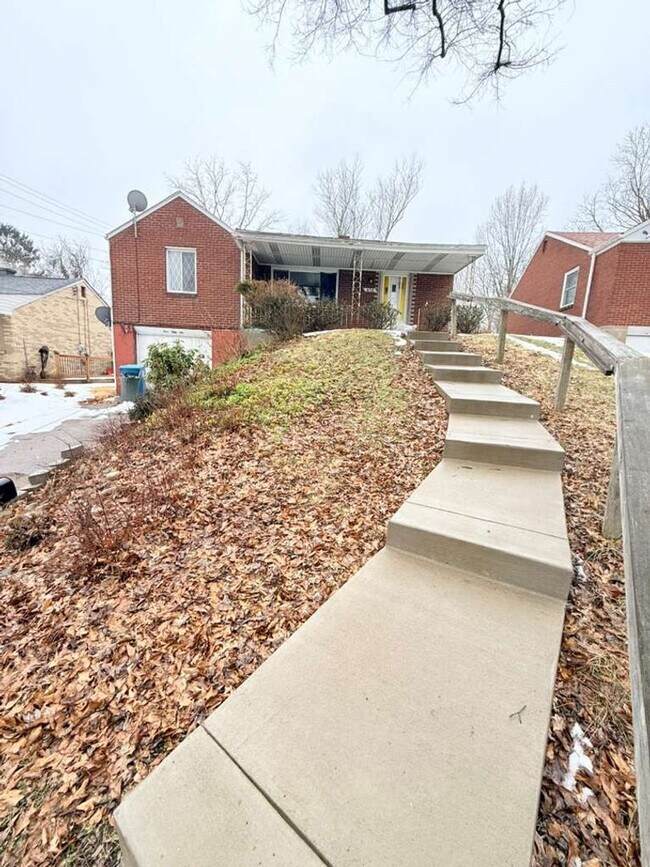 Foto del edificio - Nice 2BD/1.5BA Single Family Home in Penn Hills